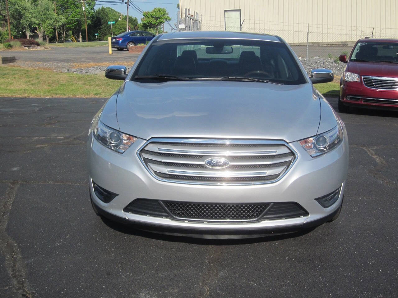 Used 2013 Ford Taurus Limited FWD image 3