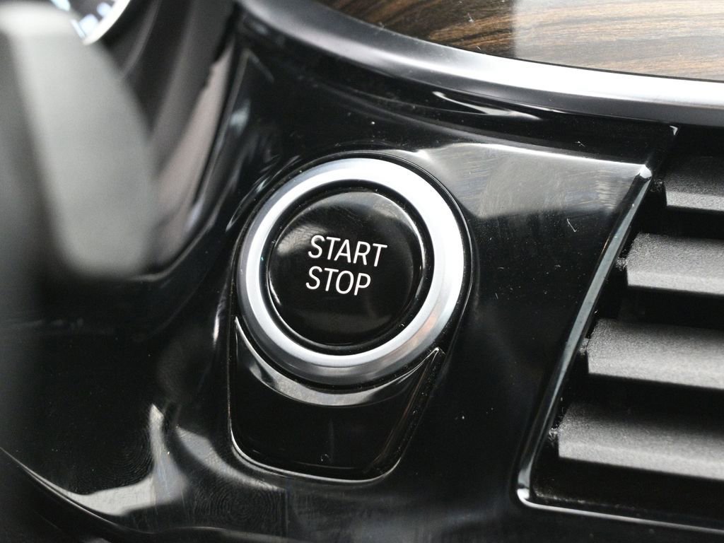 Used 2019 BMW 530e 530e iPerformance w/ Convenience Package image 19