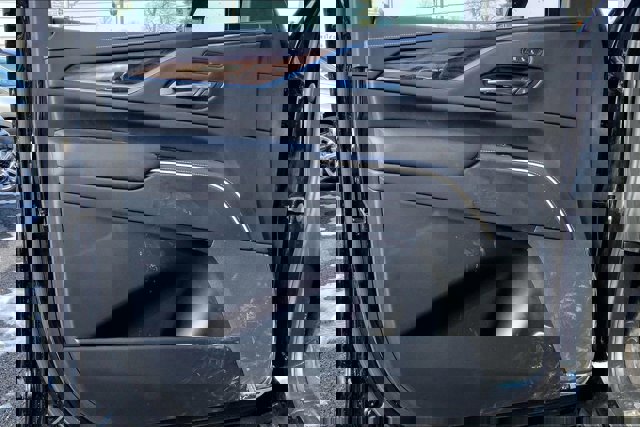 Used 2022 Cadillac Escalade ESV Sport Platinum w/ LPO, ONYX Package image 23