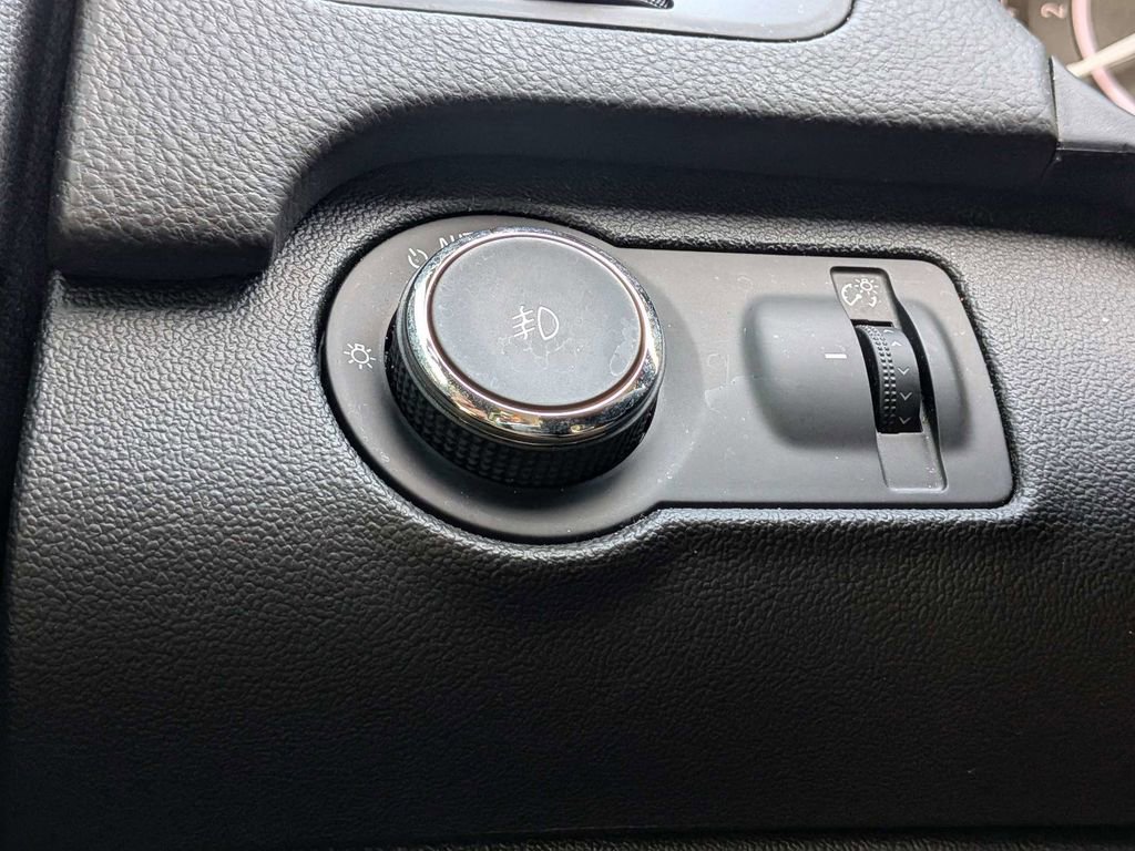 Used 2017 Buick Regal Sport Touring FWD image 21