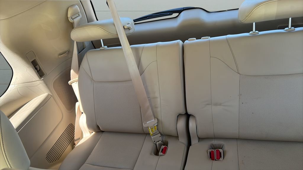 Used 2015 Lexus LX 570 4WD w/ Luxury Package image 21