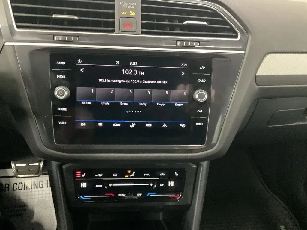 Used 2024 Volkswagen Tiguan SE R-Line image 19