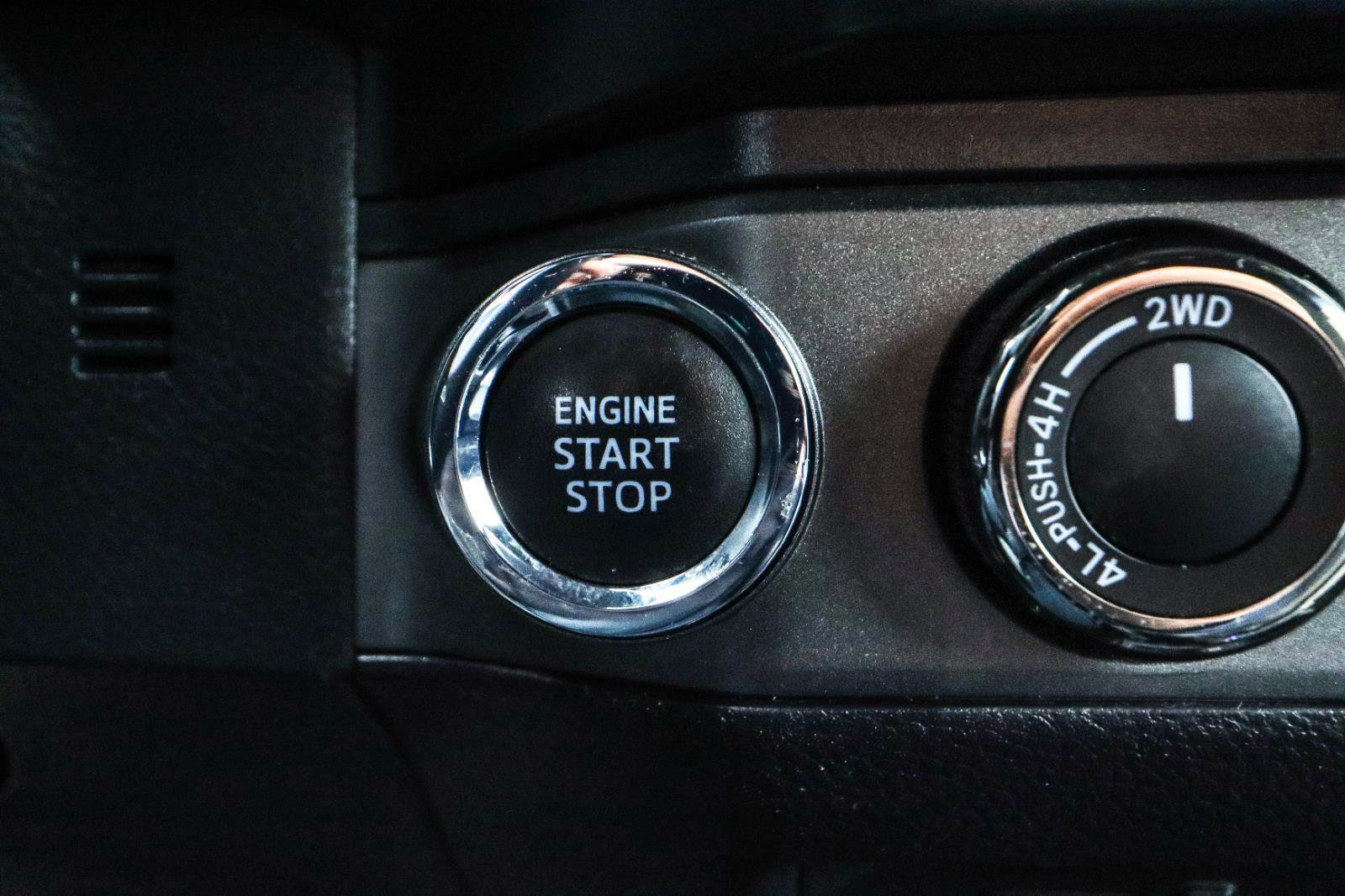 Used 2021 Toyota Tacoma TRD Sport w/ TRD Premium Sport Package AWD/4WD image 18