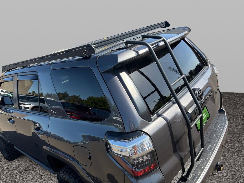 Used 2020 Toyota 4Runner SR5 AWD/4WD image 15