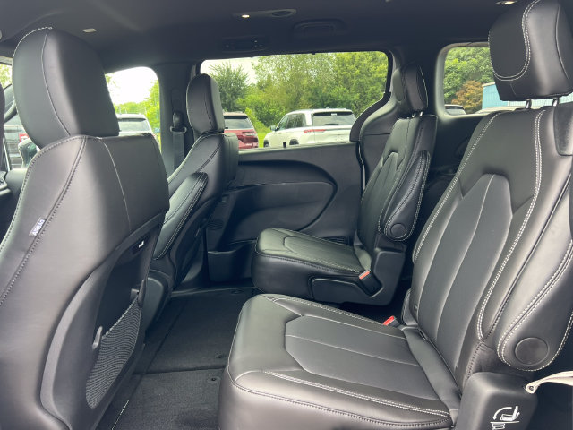 New 2027 Chrysler Pacifica Select FWD image 4