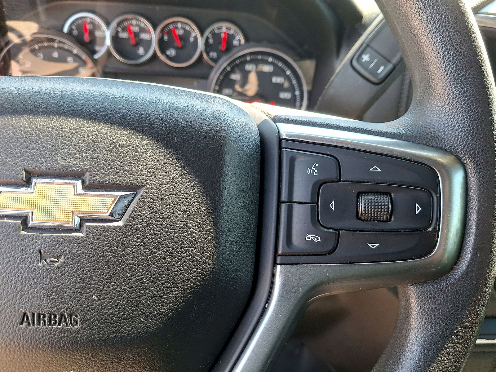 Used 2020 Chevrolet Silverado 1500 LT RWD image 18