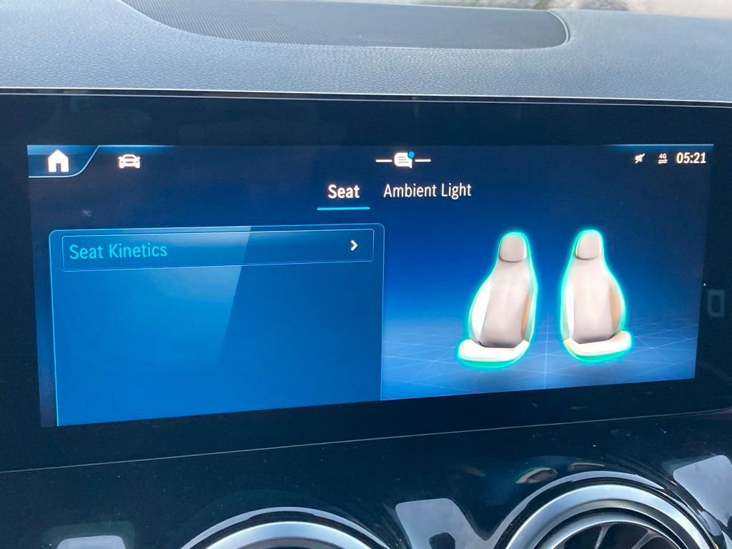 Used 2025 Mercedes-Benz GLA 250 image 21