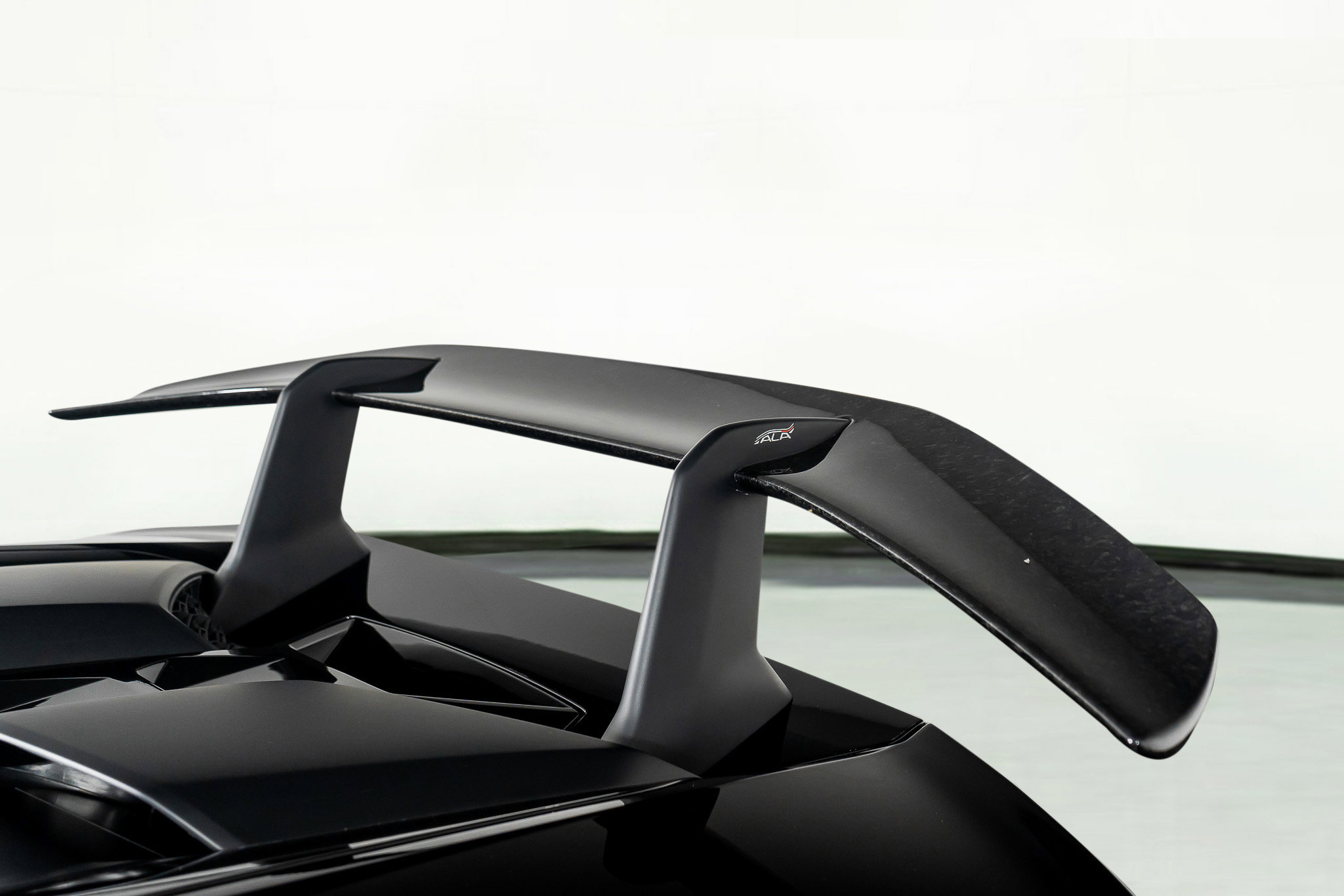 Used 2018 Lamborghini Huracan Performante image 32