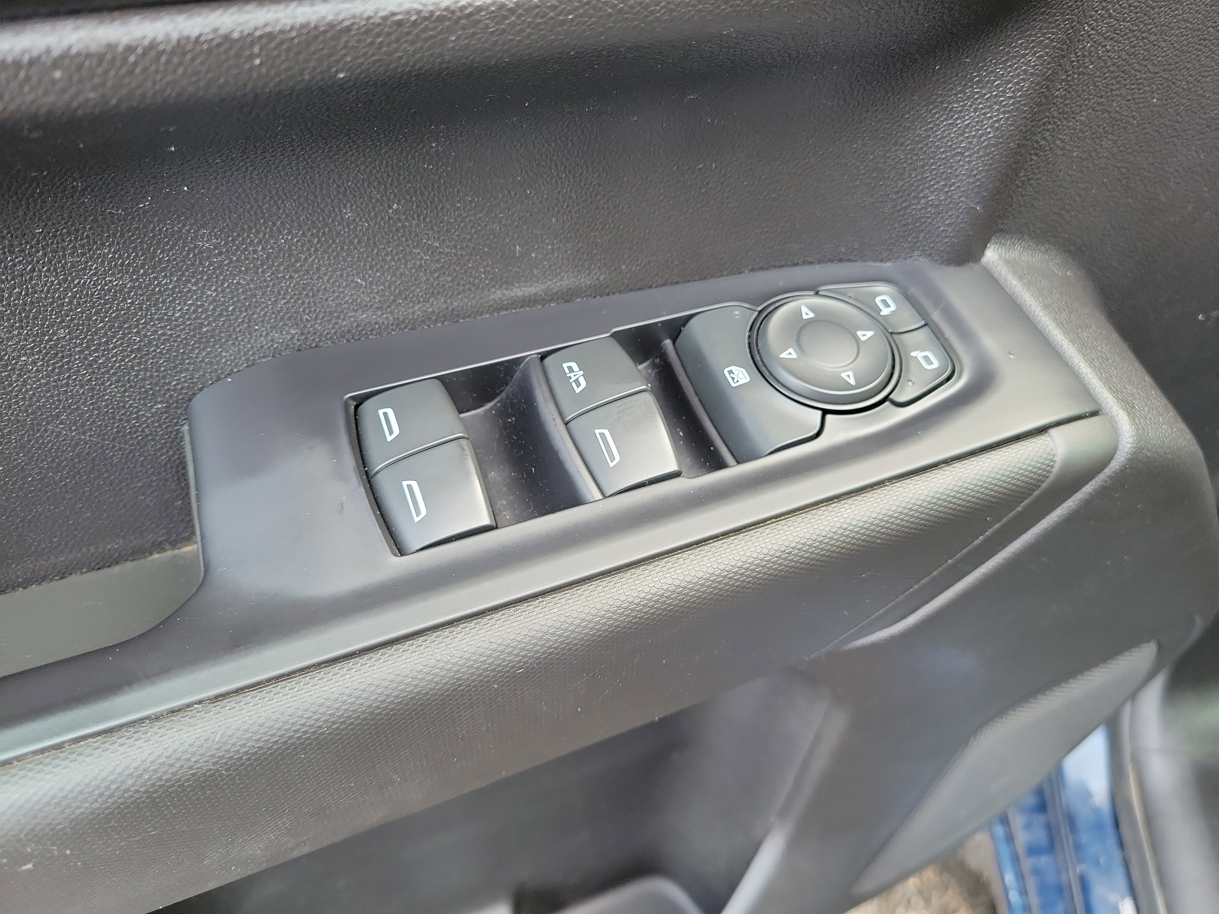 Used 2020 GMC Sierra 1500 4x4 Crew Cab w/ Sierra Value Package image 15