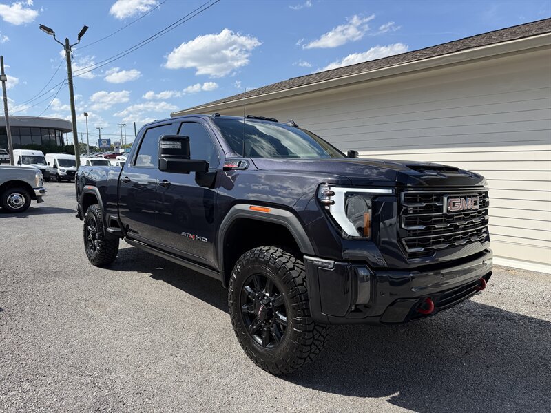 Used 2024 GMC Sierra 2500 AT4 w/ AT4 Preferred Package AWD/4WD image 3