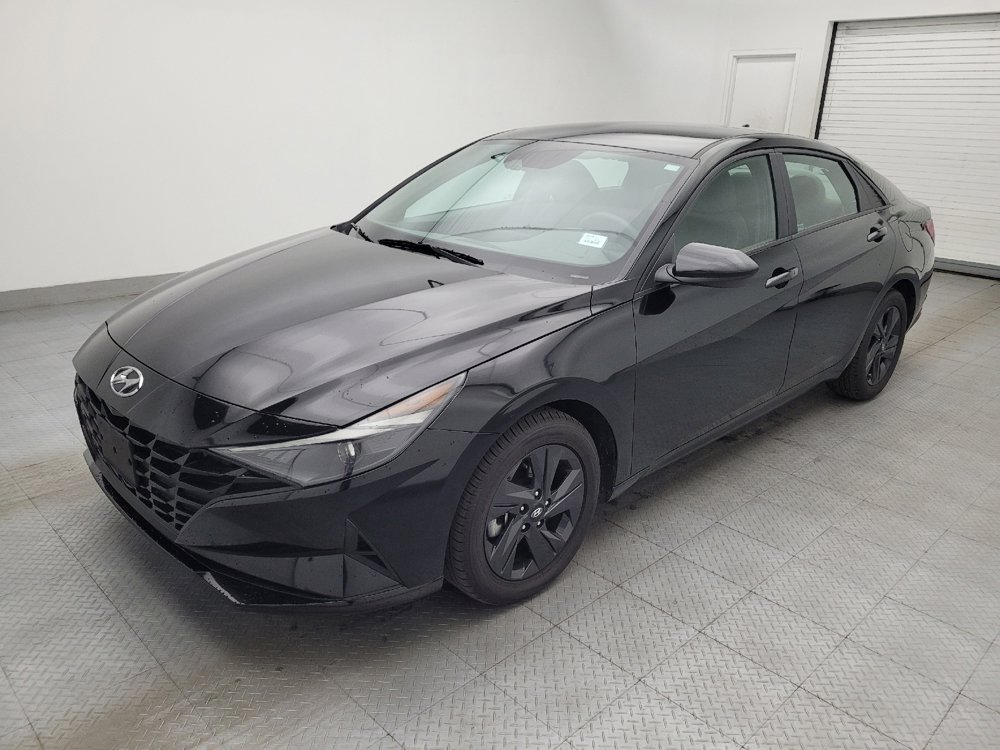 Used 2023 Hyundai Elantra SEL image 2
