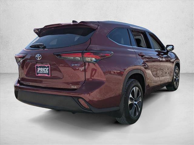 Certified 2025 Toyota Highlander XLE image 5