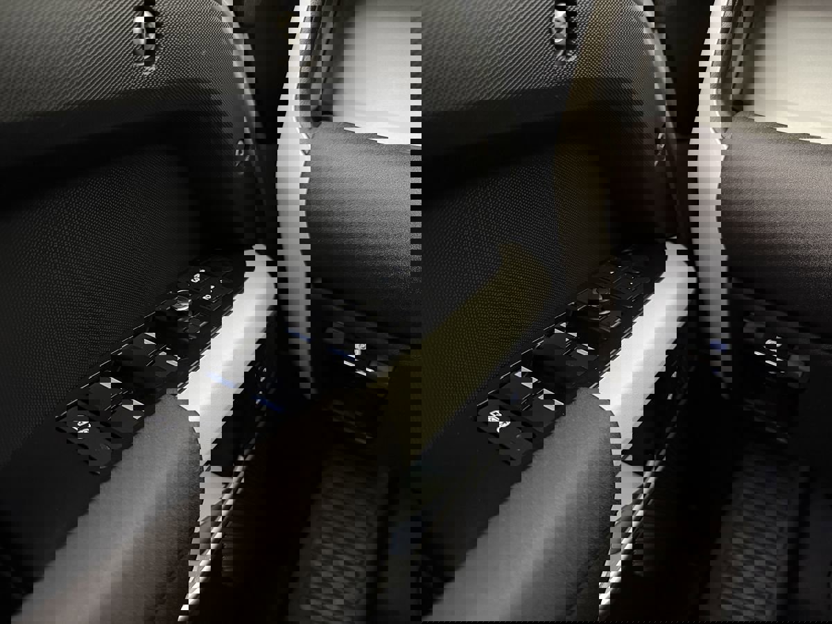 Used 2020 Land Rover Defender 110 First Edition image 15