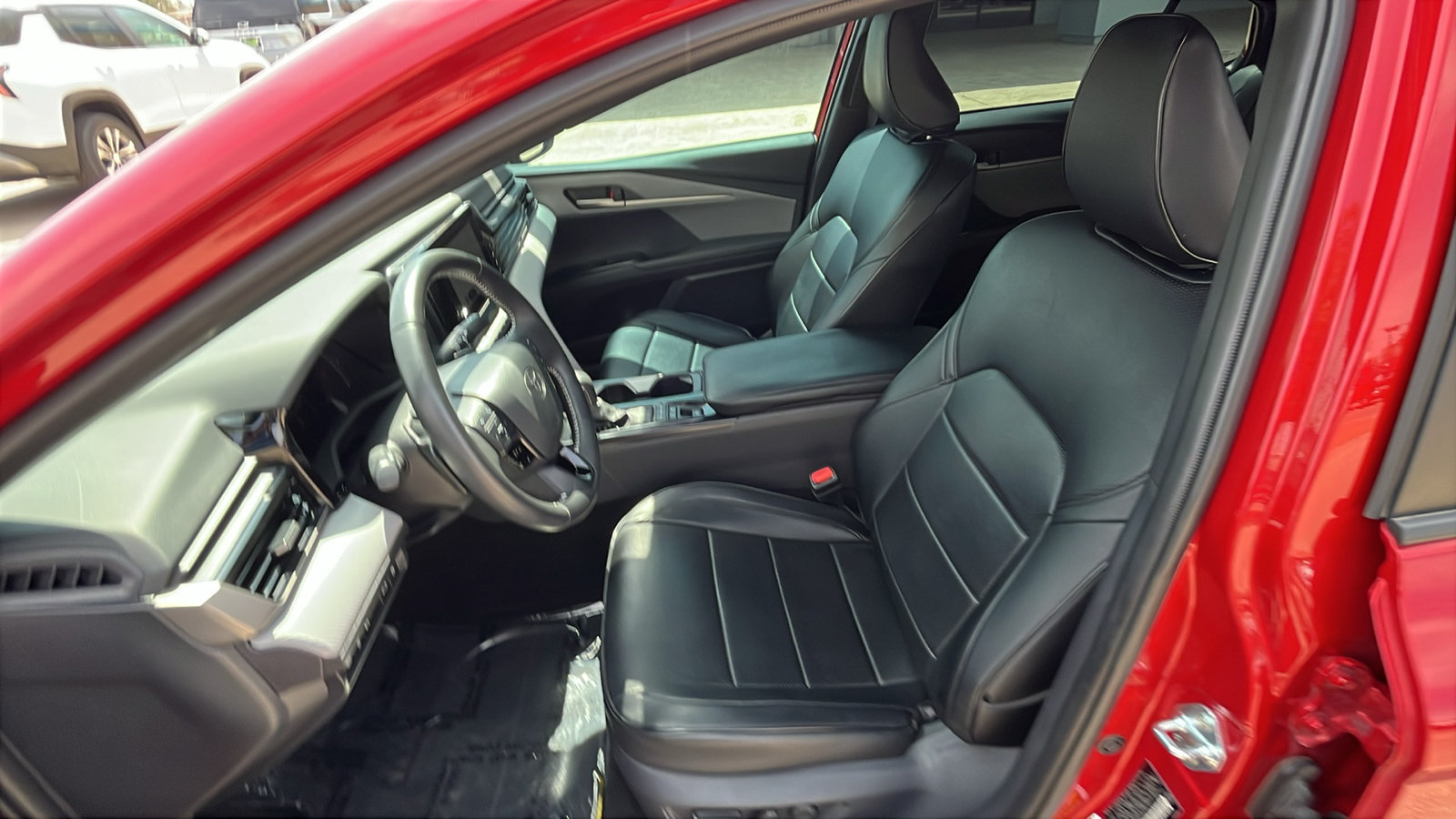 Used 2025 Toyota Camry SE w/ Convenience Package FWD image 10