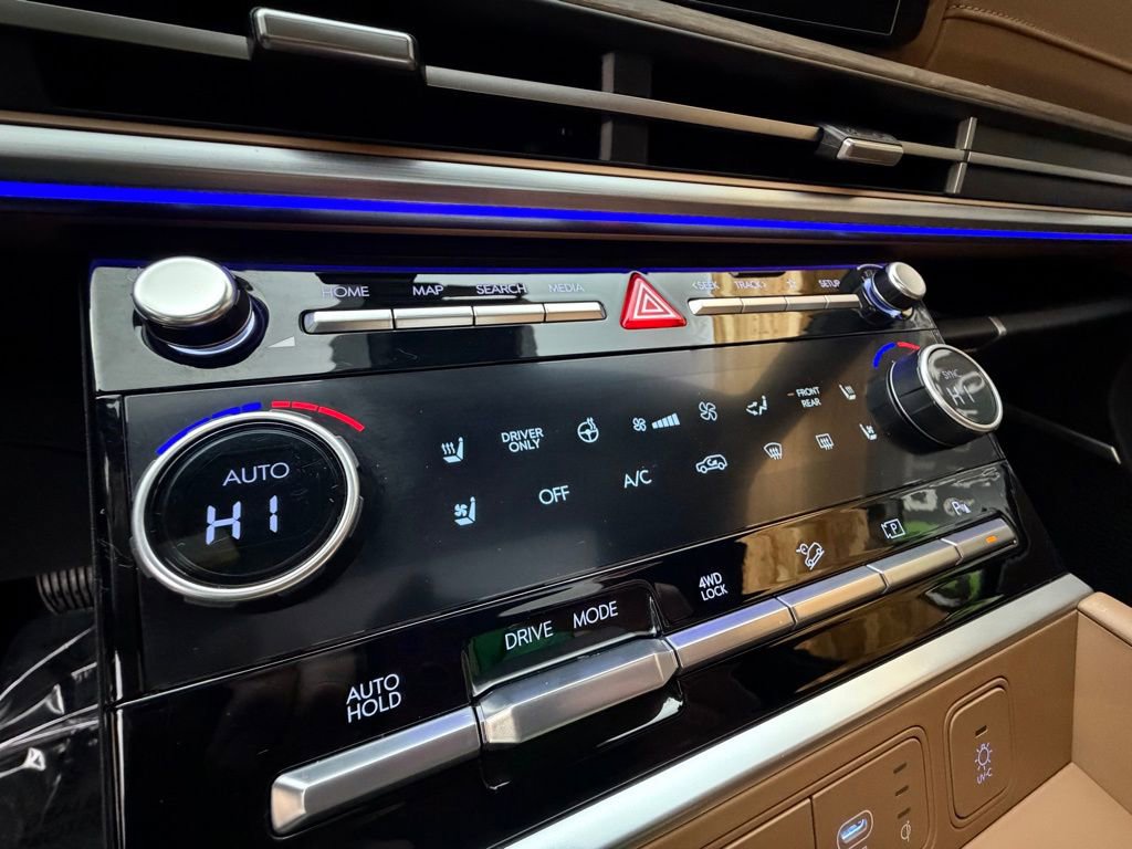 Certified 2025 Hyundai Santa Fe Limited image 25