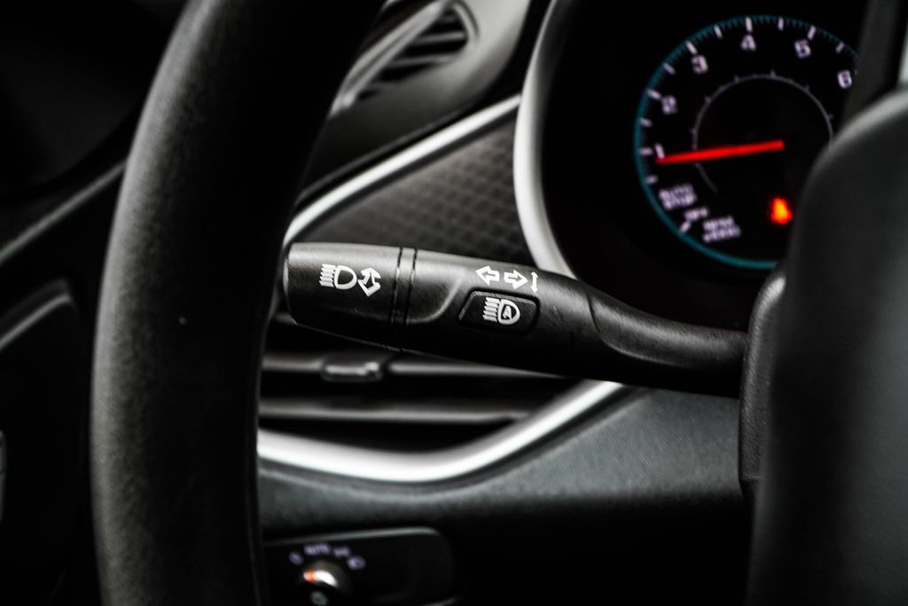 Used 2023 Chevrolet Malibu LT FWD image 38