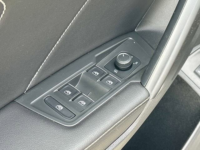 Used 2024 Volkswagen Tiguan SE w/ Panoramic Sunroof Package AWD/4WD image 14