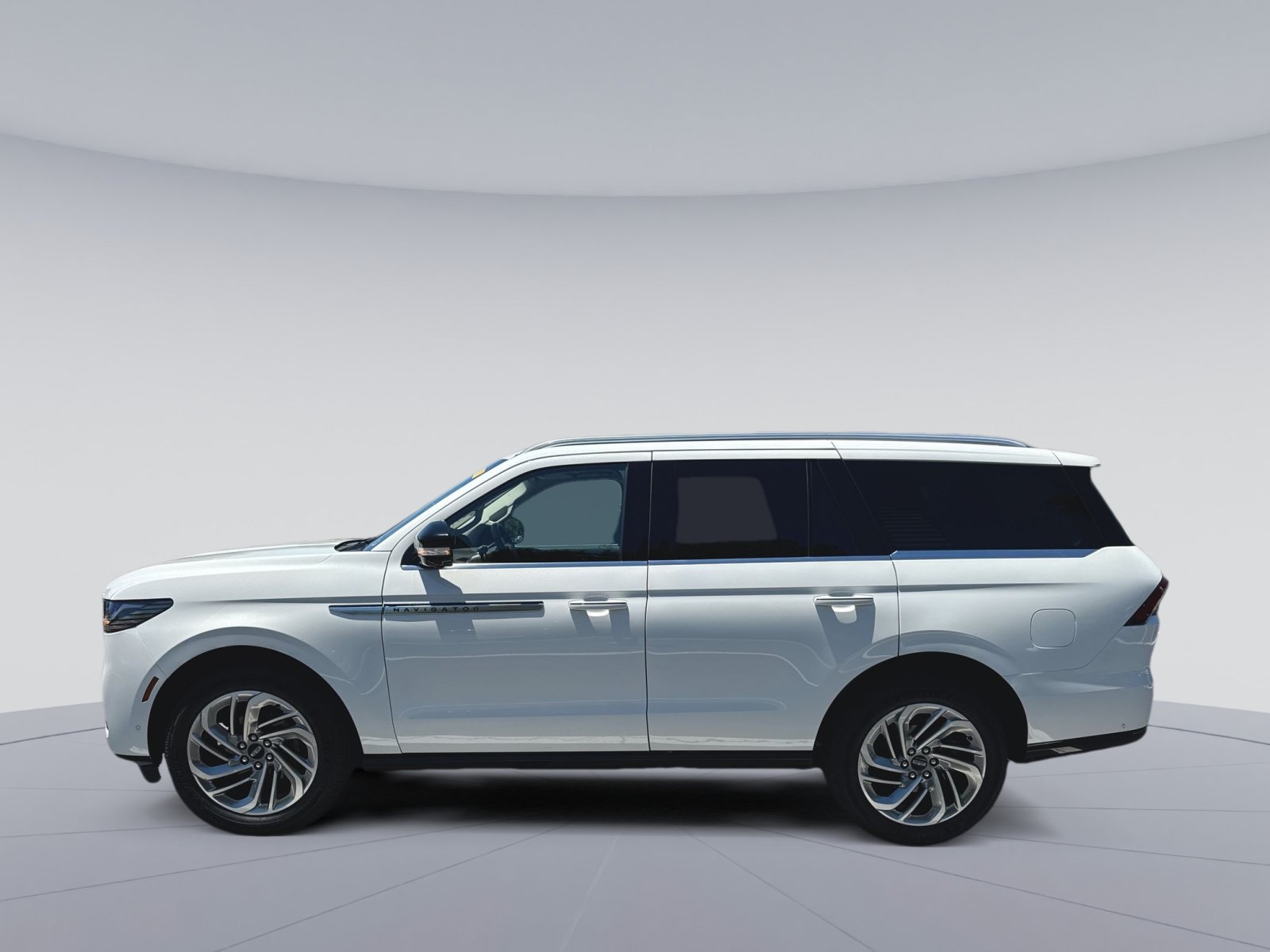 Used 2025 Lincoln Navigator Reserve AWD/4WD image 8