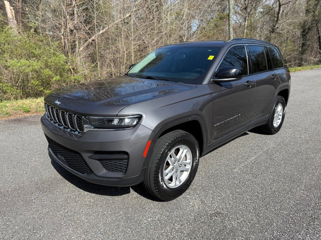 Used 2023 Jeep Grand Cherokee Laredo w/ Luxury Tech Group I image 2