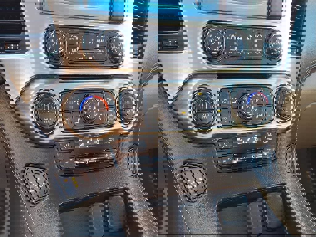 Used 2019 Chevrolet Suburban LT image 23