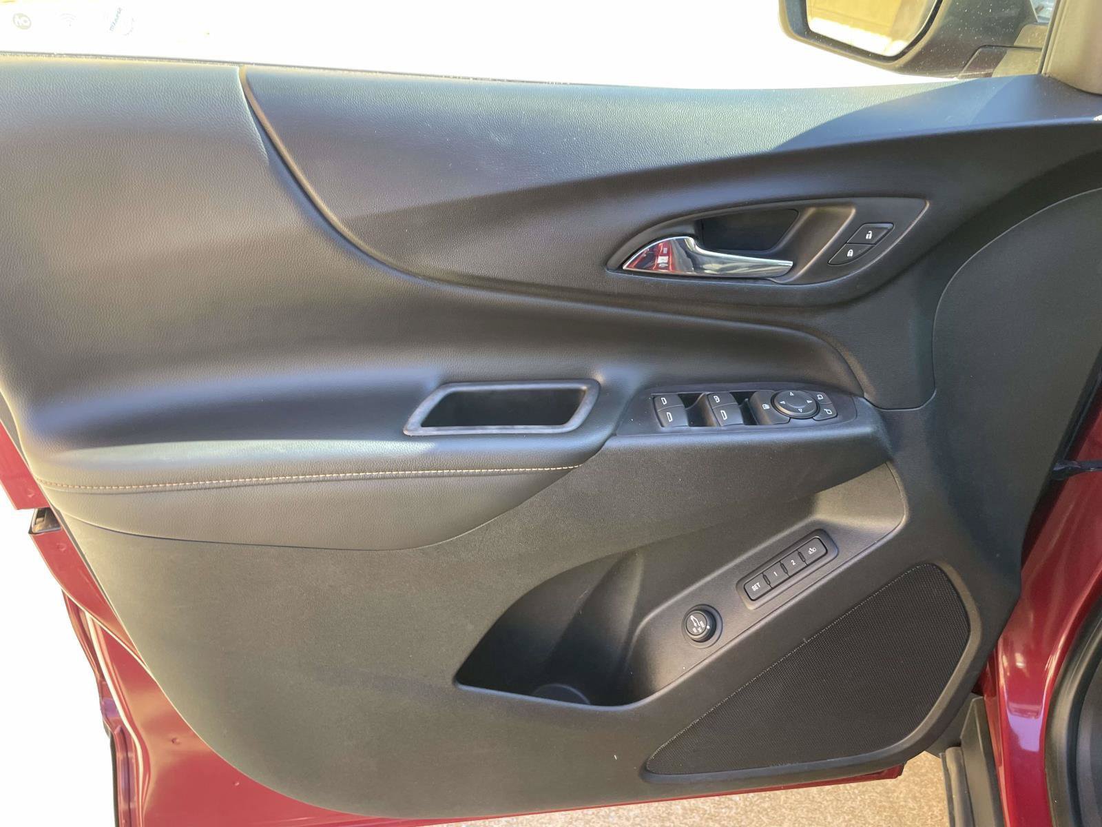 Used 2018 Chevrolet Equinox Premier AWD/4WD image 17
