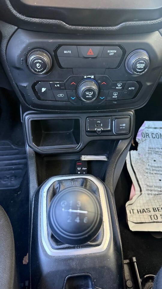 Used 2018 Jeep Renegade Latitude image 15