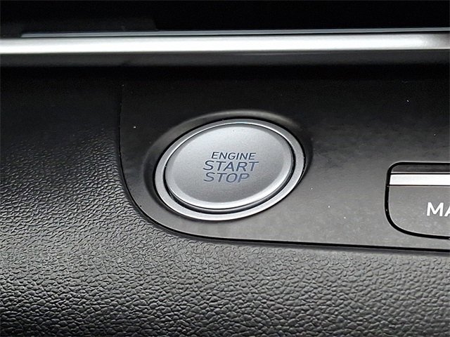 Certified 2023 Hyundai Elantra Limited w/ Preferred Accessory Package image 23