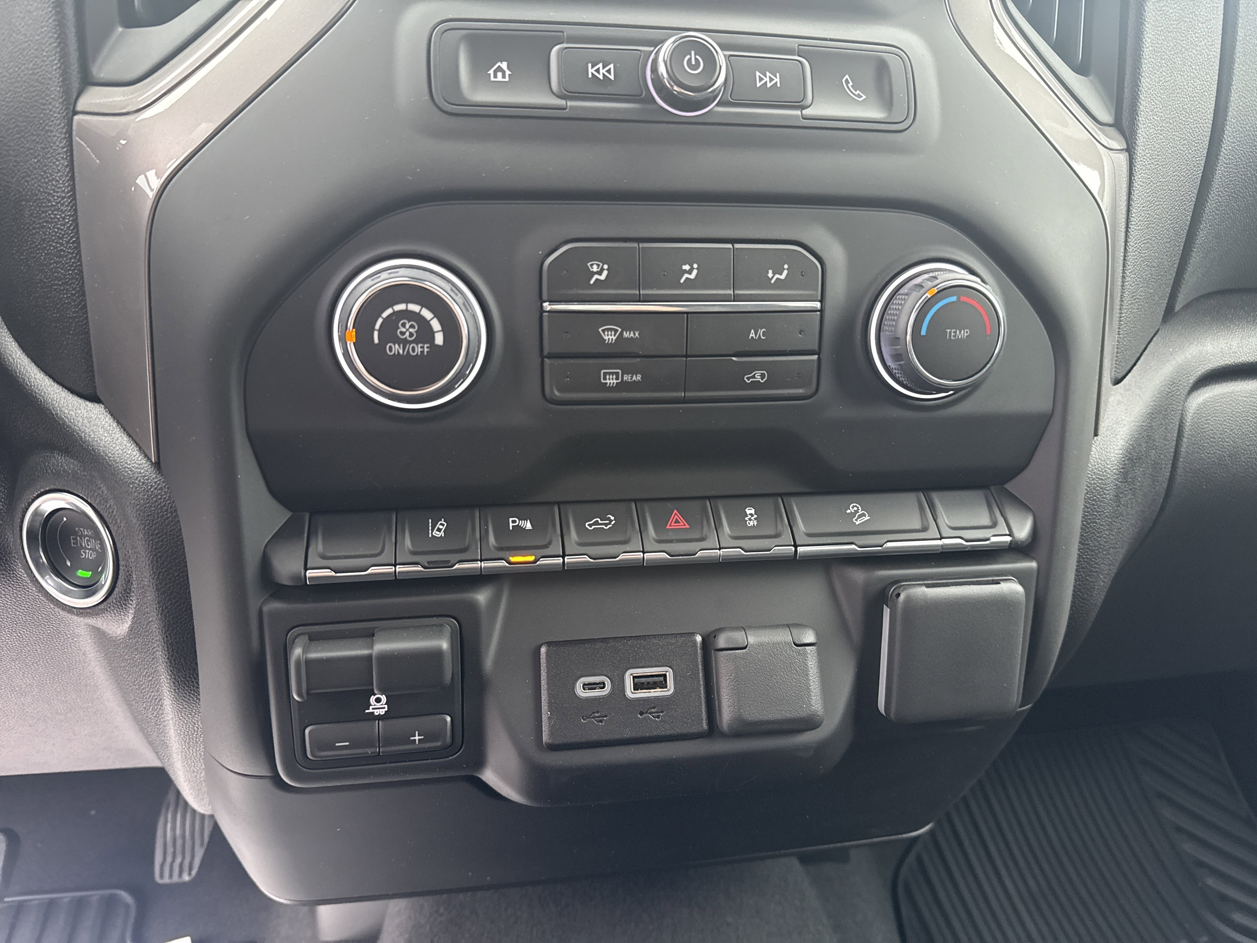 Used 2026 Chevrolet Silverado 2500 Custom w/ Custom Value Package image 29