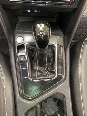 Used 2023 Volkswagen Tiguan SE w/ Panoramic Sunroof Package FWD image 32