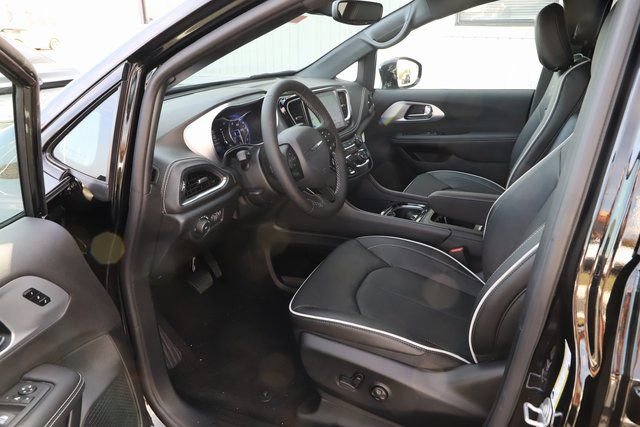 New 2026 Chrysler Pacifica Limited w/ S Appearance Package image 11