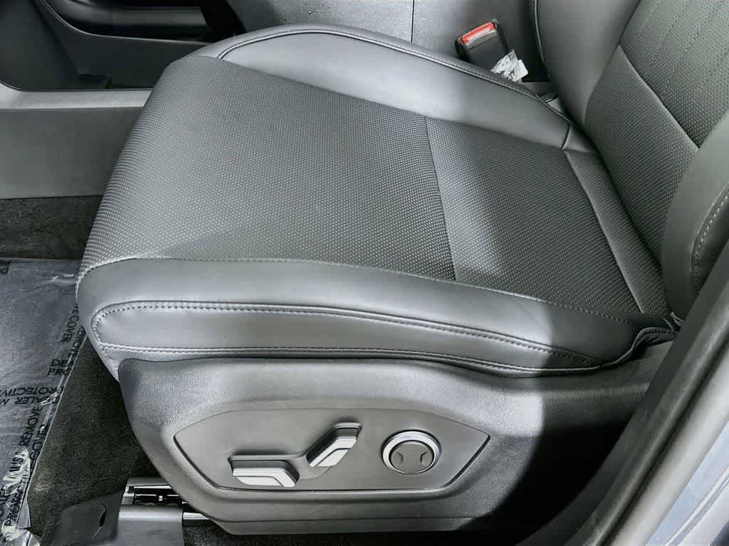 Used 2025 Hyundai Santa Fe SEL FWD image 29