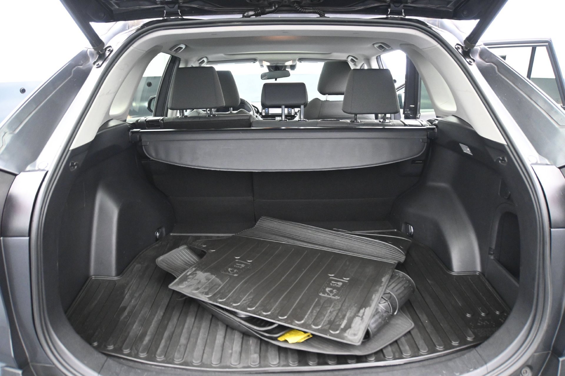 Used 2020 Toyota RAV4 XLE w/ Convenience Package AWD/4WD image 15