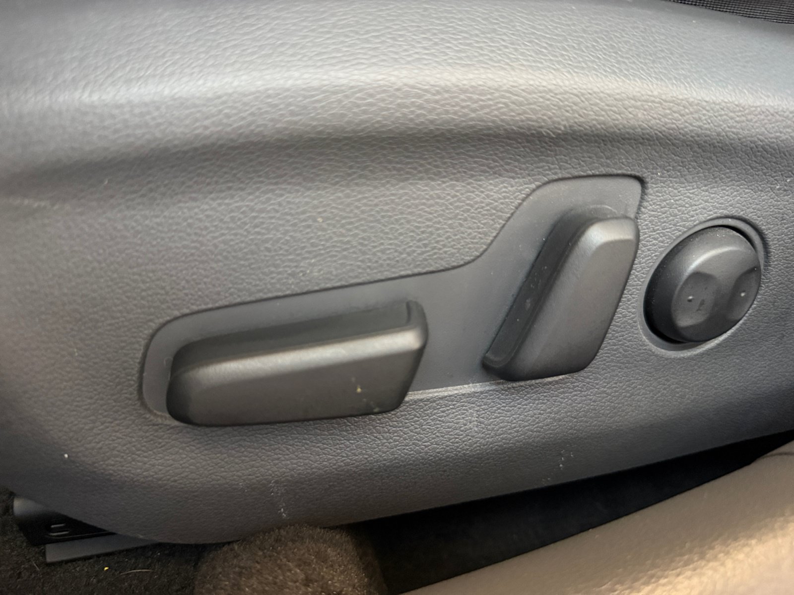Used 2019 Hyundai Ioniq Limited FWD image 12