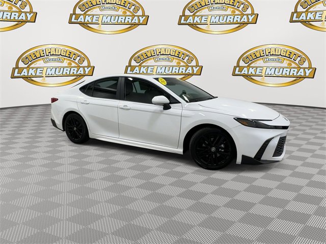 Used 2025 Toyota Camry SE image 4