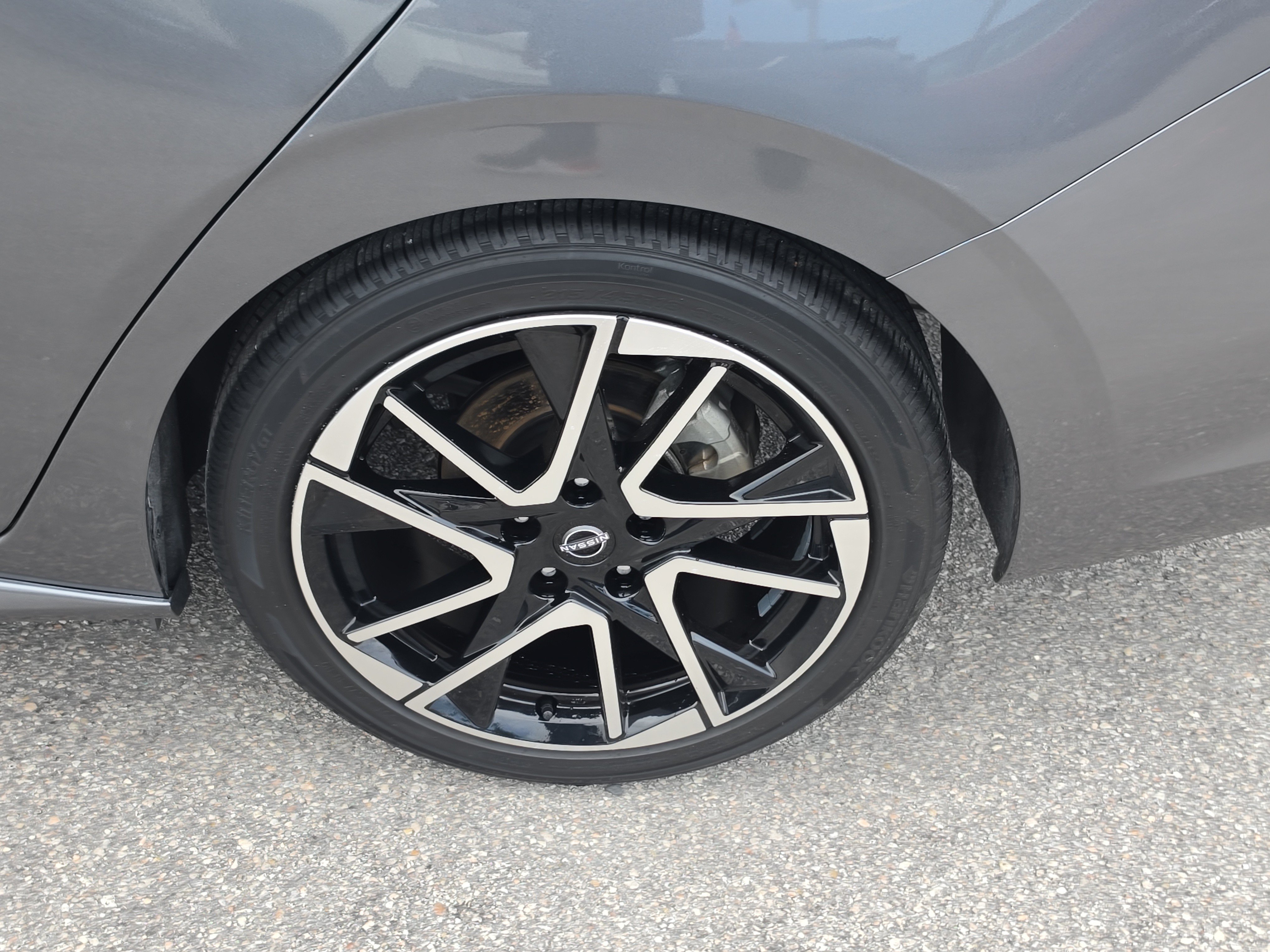 Used 2025 Nissan Sentra SR FWD image 25