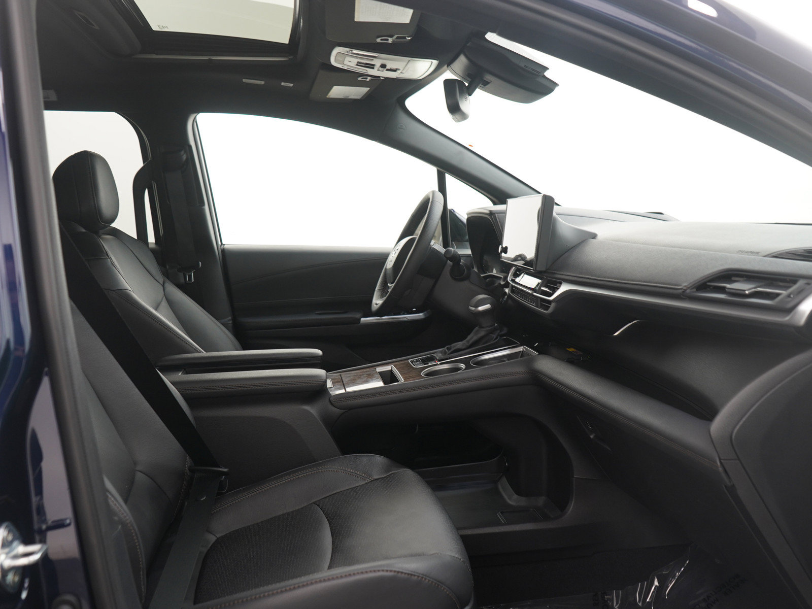 Used 2025 Toyota Sienna Platinum AWD/4WD image 16