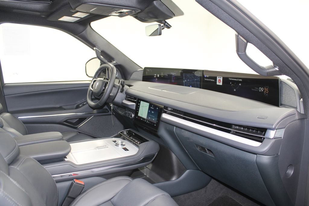 New 2025 Lincoln Navigator L Reserve w/ Jet Appearance Package image 33