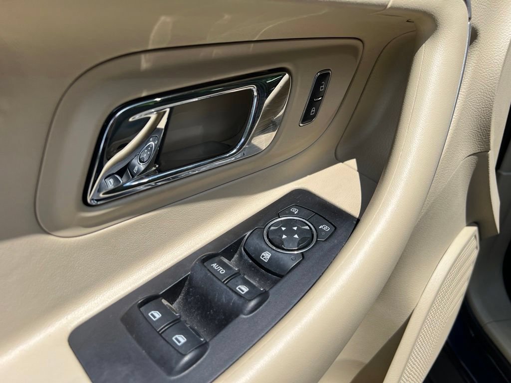 Used 2016 Ford Taurus SE FWD image 14