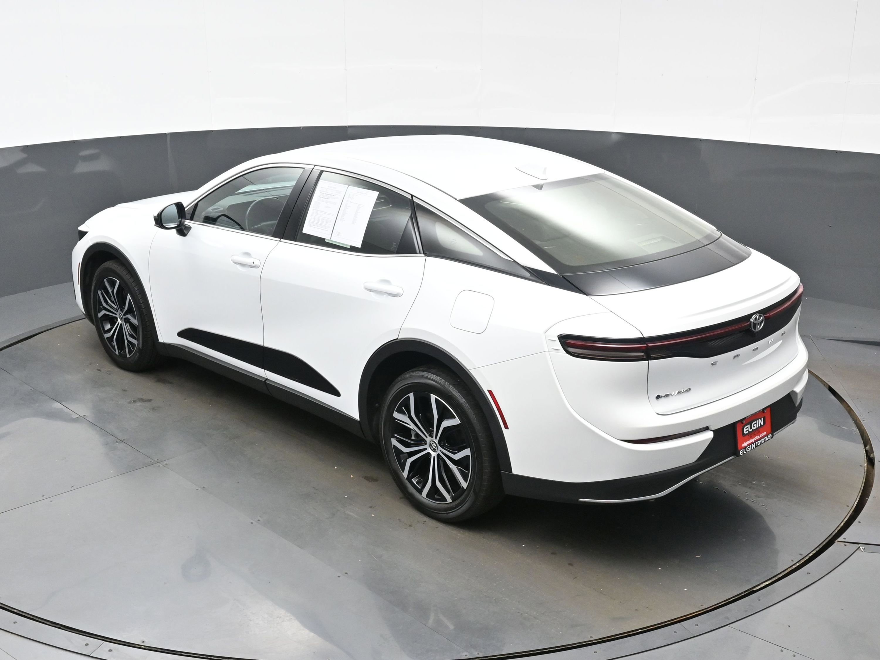 Used 2024 Toyota Crown XLE AWD/4WD image 38