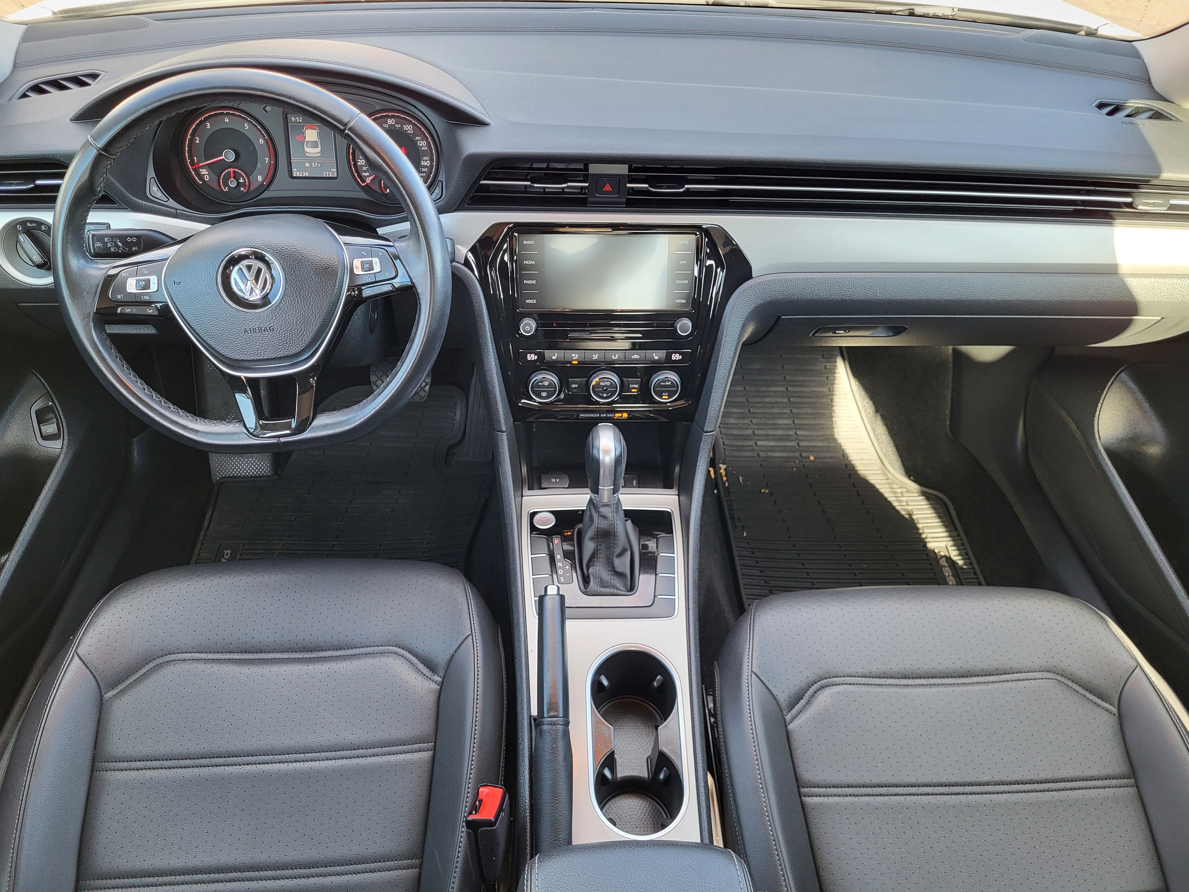 Used 2020 Volkswagen Passat 2.0T SE image 9