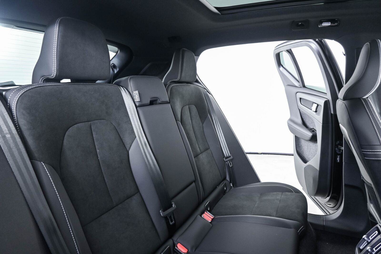 New 2026 Volvo XC40 B5 Ultra w/ Protection Package Premier AWD/4WD image 22