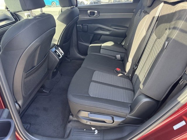 Used 2025 Kia Sorento LX image 11