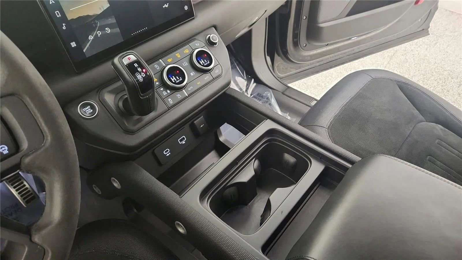 Used 2022 Land Rover Defender 90 V8 image 28