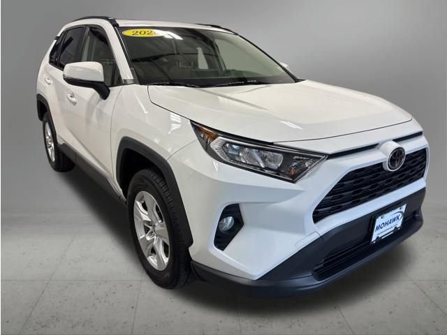 Used 2020 Toyota RAV4 XLE w/ Convenience Package AWD/4WD image 8