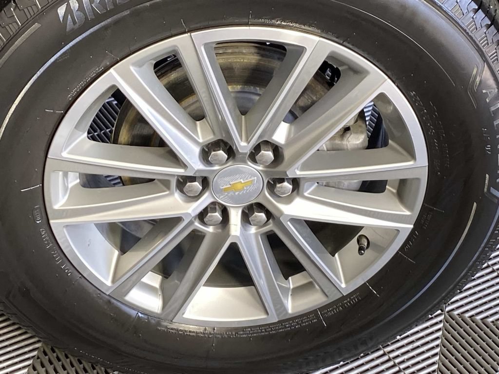 Used 2023 Chevrolet Traverse LT w/ LPO, Floor Liner Package AWD/4WD image 28