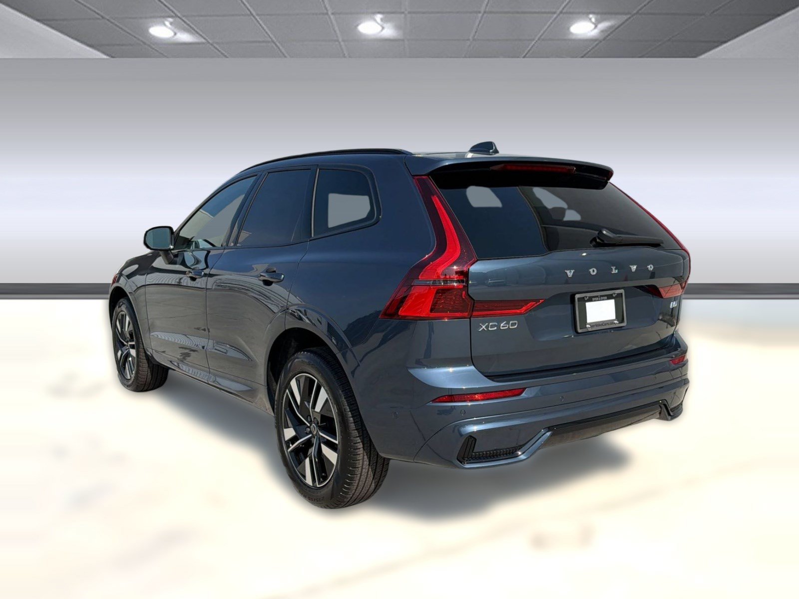 New 2026 Volvo XC60 B5 Plus w/ Climate Package AWD/4WD image 3