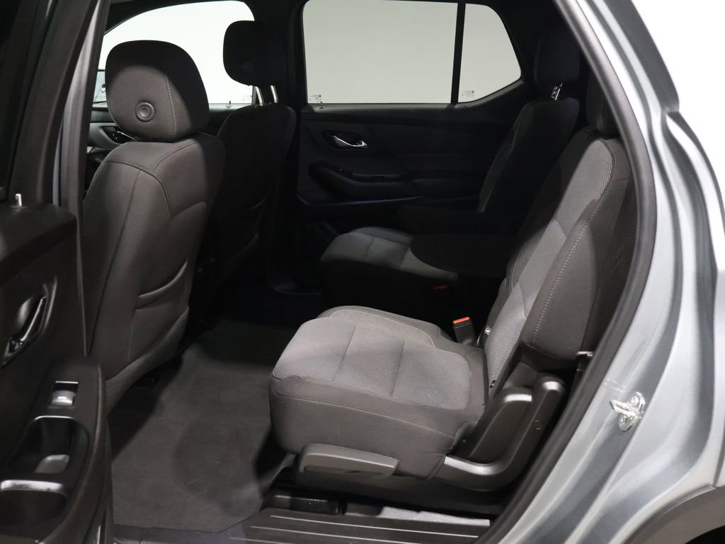 Used 2023 Chevrolet Traverse LT w/ Rear Camera Mirror Package image 19