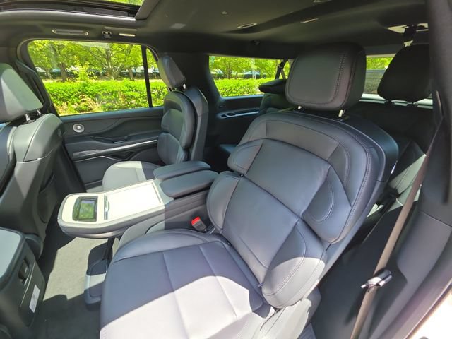 New 2025 Lincoln Navigator L Reserve w/ Jet Appearance Package AWD/4WD image 23