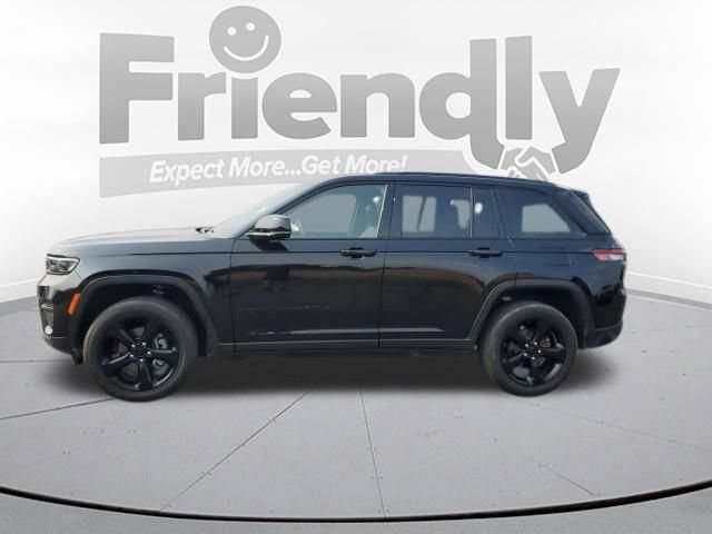 Used 2023 Jeep Grand Cherokee Altitude AWD/4WD image 2