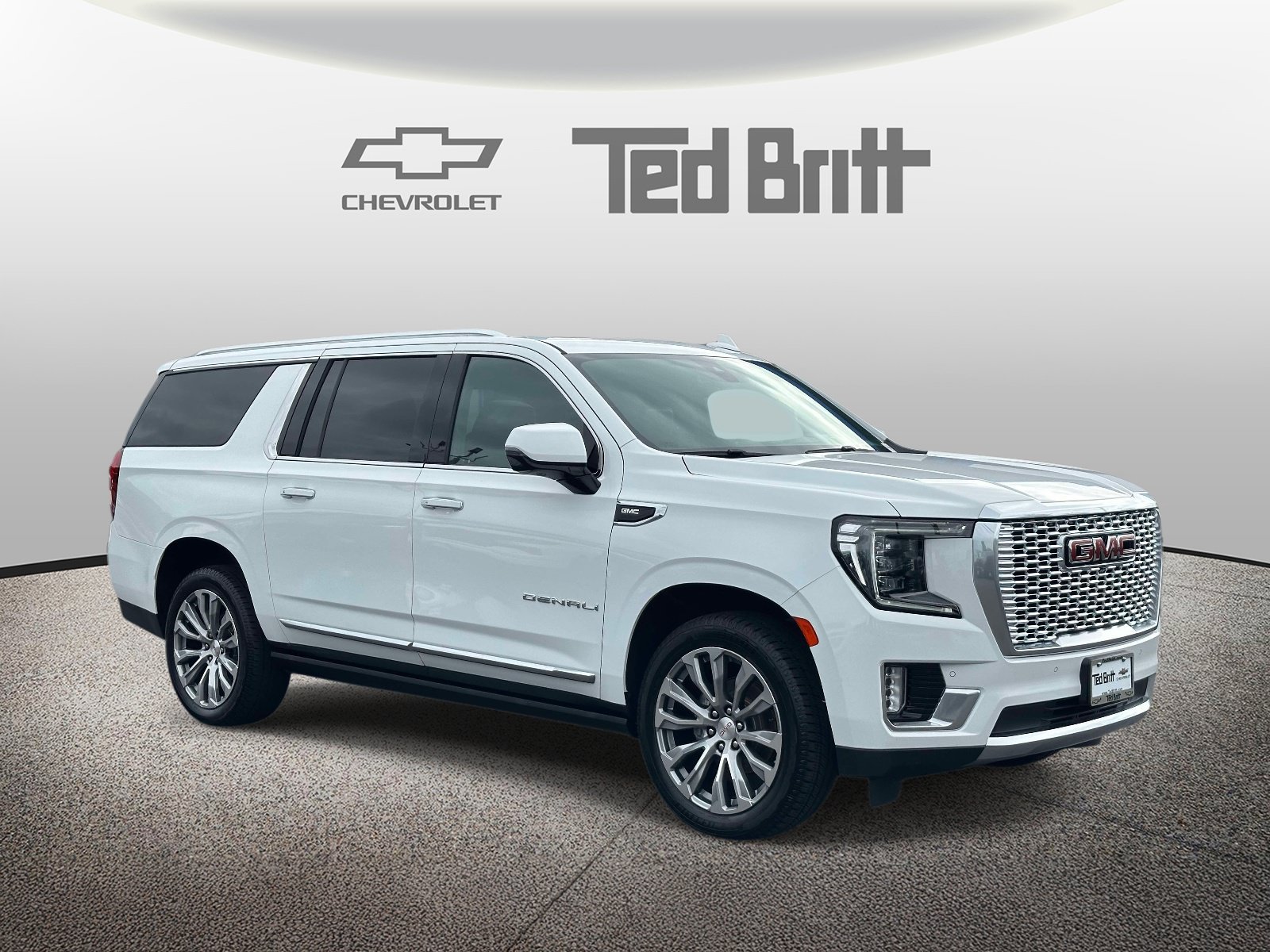 Used 2021 GMC Yukon XL Denali w/ Advanced Technology Package AWD/4WD image 3